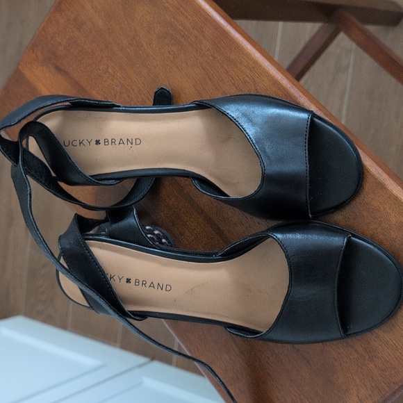 Lucky Brand Pernila Black Strappy Heels with Patterned Round Block Heel Size 9 - Picture 7 of 7